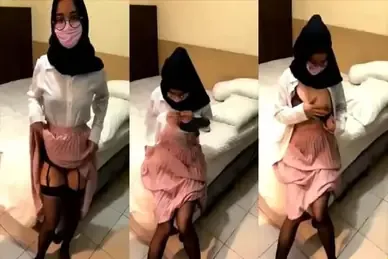 Bokep Indo Ngentot Sekretaris Jilbab Kacamata