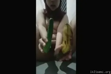 Ngewe Memek Pakai Timun Pisang Sampe Becek Squirt