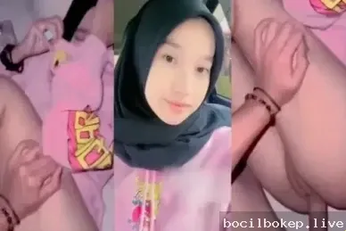Ngewe pacar cantik memek tembem mulus super nakal